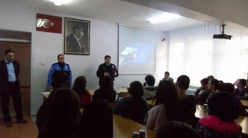 Boz&uuml;y&uuml;k&rsquo;te Polisten &rsquo;g&uuml;venli İnternet Kullanımı&rsquo; Semineri