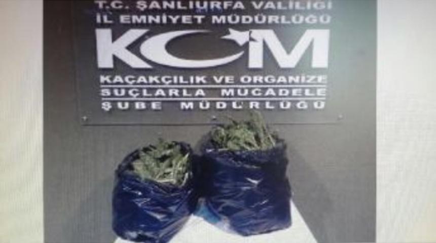 Otomobil Bagajında 16 Kilo Esrar Ele Ge&ccedil;irildi