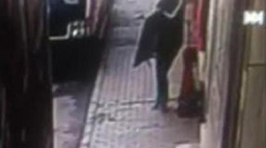 Esenler'de Hırsızlık Anları Kamerada