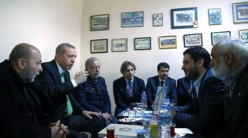 Cumhurbaşkanı Erdoğan, Eski Kul&uuml;b&uuml;n&uuml; Ziyaret Etti