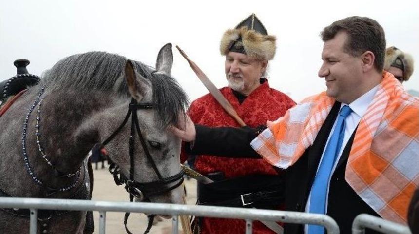 D&uuml;nyaca &Uuml;nl&uuml; Ok&ccedil;ular Karesi&rsquo;de Buluşacak