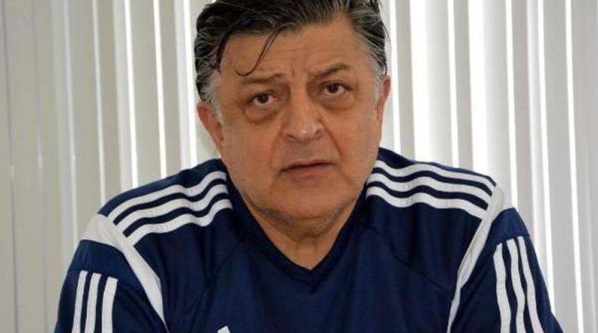 Karab&uuml;kspor-Yılmaz Vural: "oyuncunun Eşi Ya Da Kız Arkadaşı Değilim"