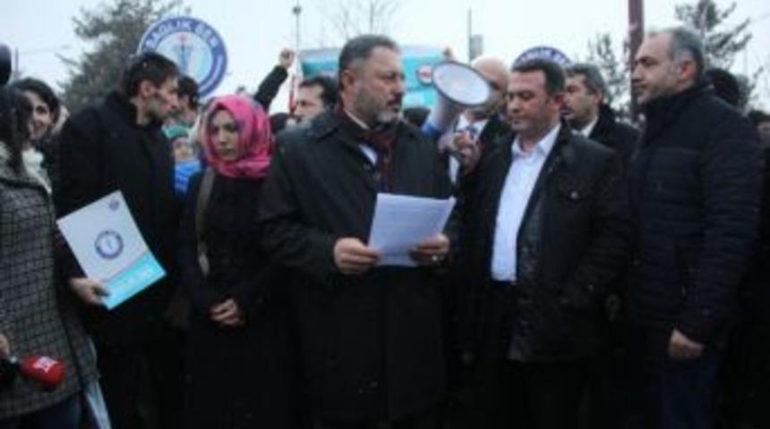 "hemşireye Dayak" İddiası Protesto Edildi