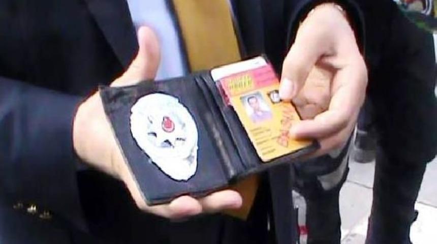 Polis Rozeti Ve Sahte Basın Kartıyla Yakalandı