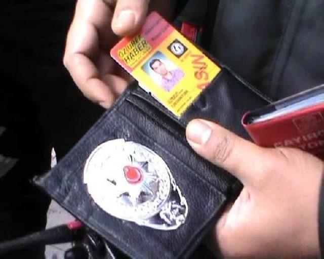 Polis Rozeti Ve Sahte Basın Kartıyla Yakalandı 2