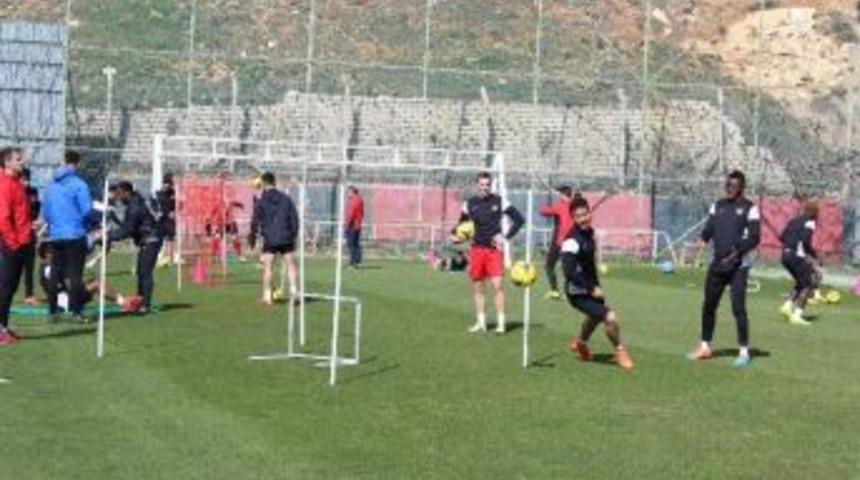 Gaziantepspor, Kardemir Karab&uuml;kspor Ma&ccedil;ı Hazırlıklarını S&uuml;rd&uuml;r&uuml;yor