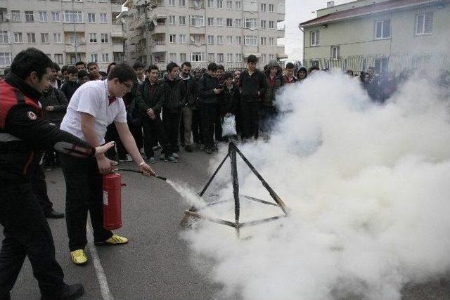 Lisede Yangın Tatbikatı 2