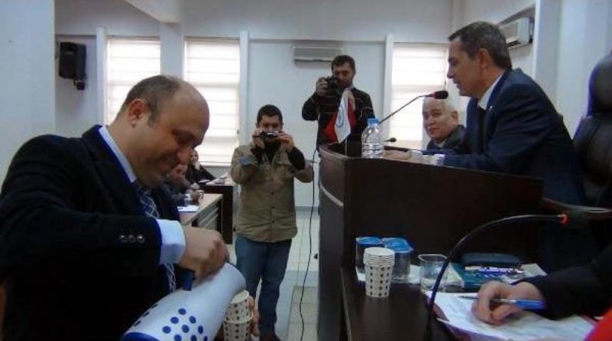 Belediye Meclis &Uuml;yesinden &Ccedil;ay Protestosu