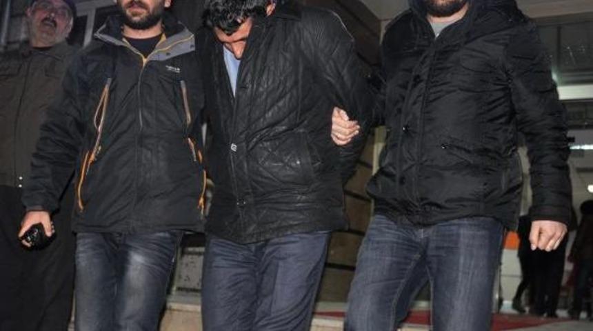 Kendini Polis Olarak Tanıtan Dolandırıcı Yakalandı