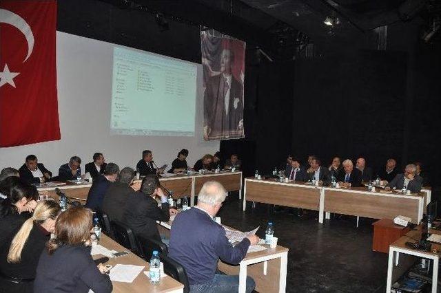 Kuşadası Belediyesi&rsquo;nin &Ccedil;ay Bah&ccedil;eleri Ve Plajları Belediye Şirketine Devredildi 1