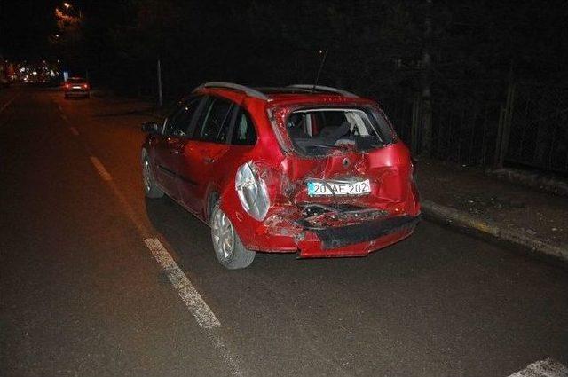 (&ouml;zel Haber) Seyir Halinde Olan Araca Kamyon &Ccedil;arptı: 2 Yaralı 1