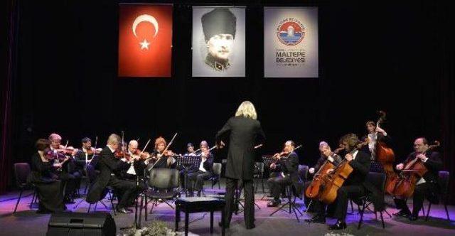 Bağlamanın Orkestra Ile Dansı Büyüledi