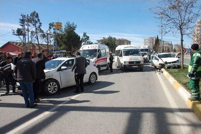 Adıyaman’da Otomobiller Çarpıştı: 1 Yaralı