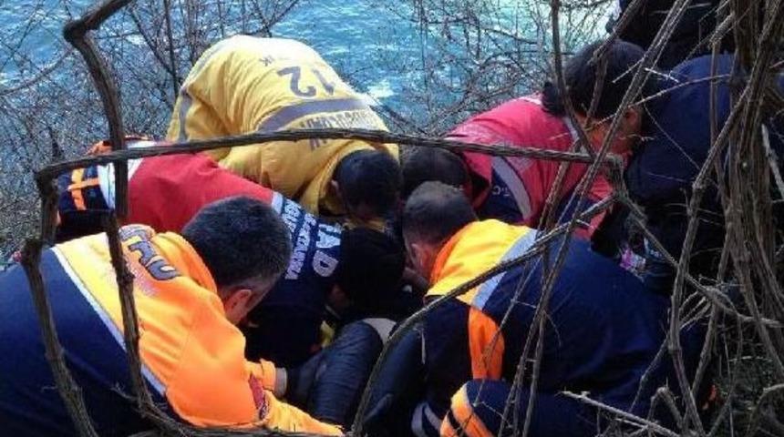 Kayalıklardan Atlayan Kadın Yaralandı