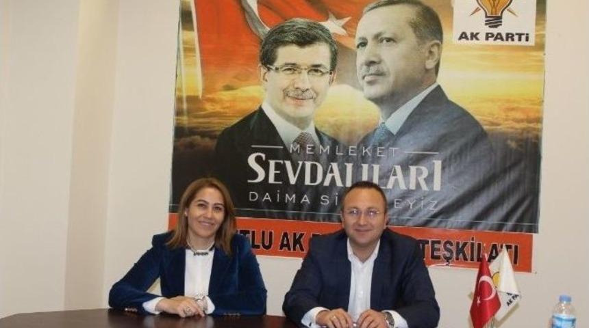 G&uuml;zide İ&ccedil;en Kasap, İl&ccedil;e Teşkilatını Ziyaret Etti