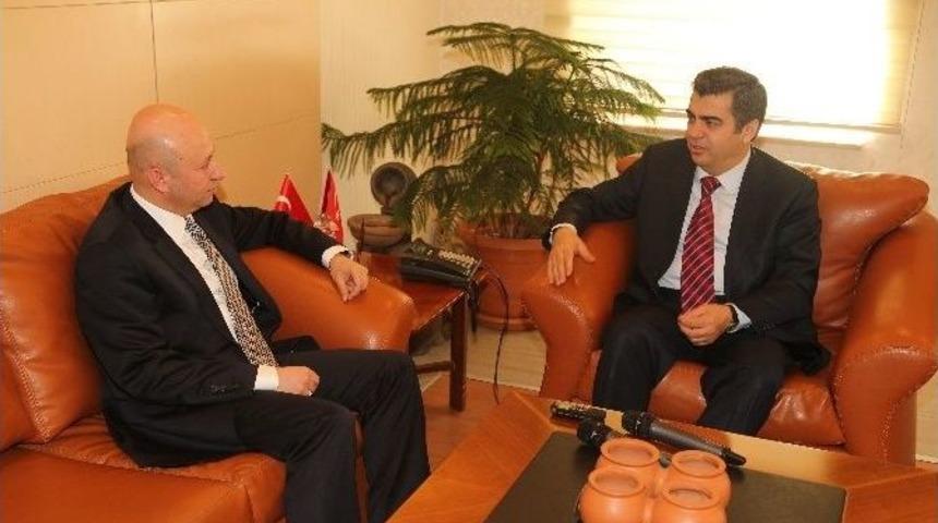 Vali D&uuml;zg&uuml;n, Kocasinan Belediye Başkanı &Ccedil;olakbayrakdar&rsquo;ı Kabul Etti