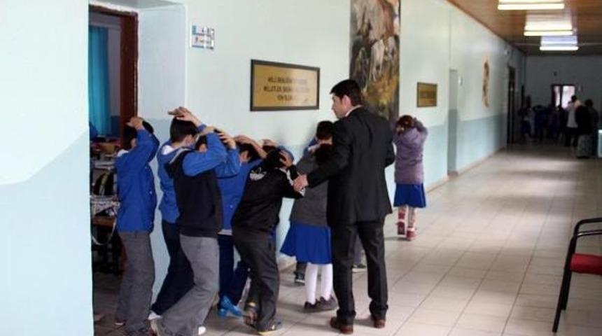 Mudurnu'da Ilkokulda Deprem Tatbikatı
