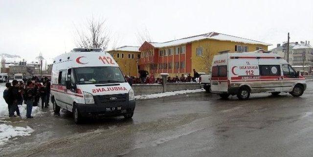 Boya Ve Tiner Kokusundan Etkilenen 9 &Ouml;ğrenci Hastaneye Kaldırıldı 1