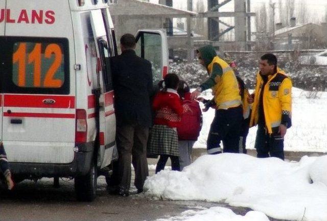 Boya Ve Tiner Kokusundan Etkilenen 9 &Ouml;ğrenci Hastaneye Kaldırıldı 2