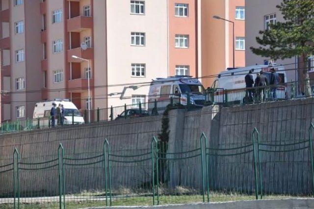 Ambulanslar Askeri Lojmanda, Acı Haber Yakınlarına Bildirildi