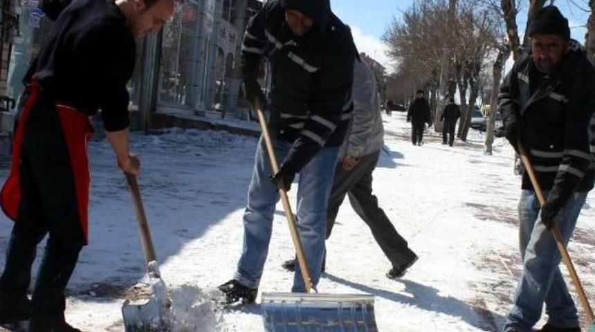 Erzurum'a 28 Santim Kar Yağdı