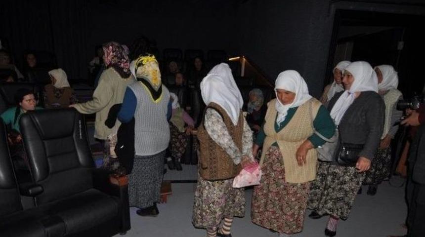 Kadınlar G&uuml;n&uuml; Etkinlikleri Kapsamında Sinemaya Gittiler