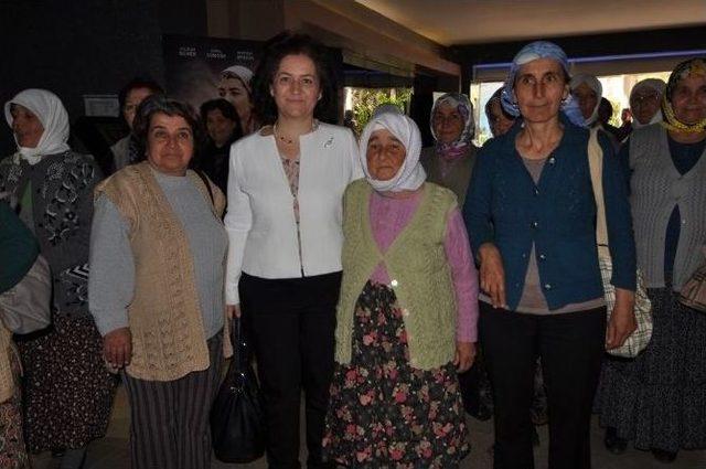 Kadınlar G&uuml;n&uuml; Etkinlikleri Kapsamında Sinemaya Gittiler 1