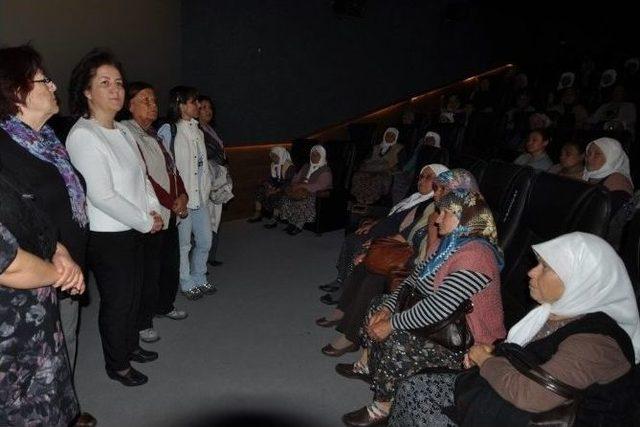 Kadınlar G&uuml;n&uuml; Etkinlikleri Kapsamında Sinemaya Gittiler 2