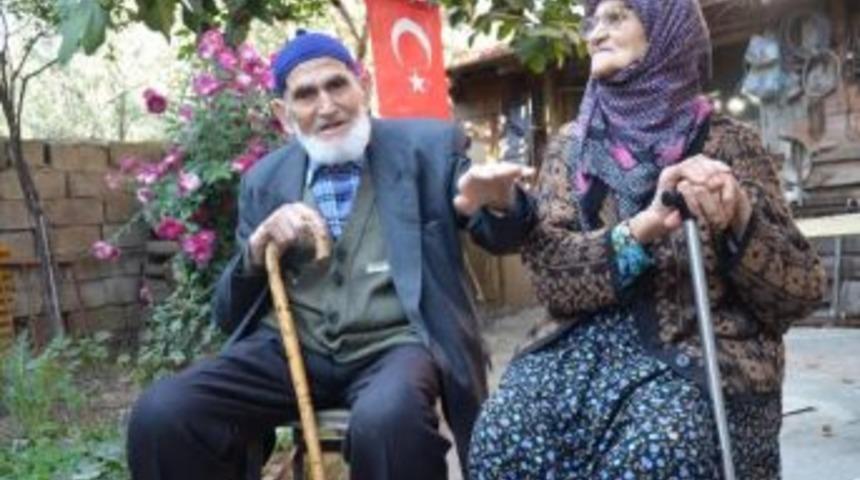 80 Yıllık Eşini Kaybeden 103 Yaşındaki Hamit Dede, Yalnız Kaldı