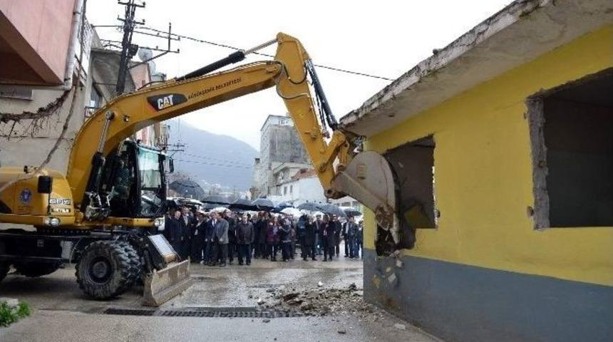 B&uuml;y&uuml;kşehir Yıkıyor, Yıldırım Yol Alıyor
