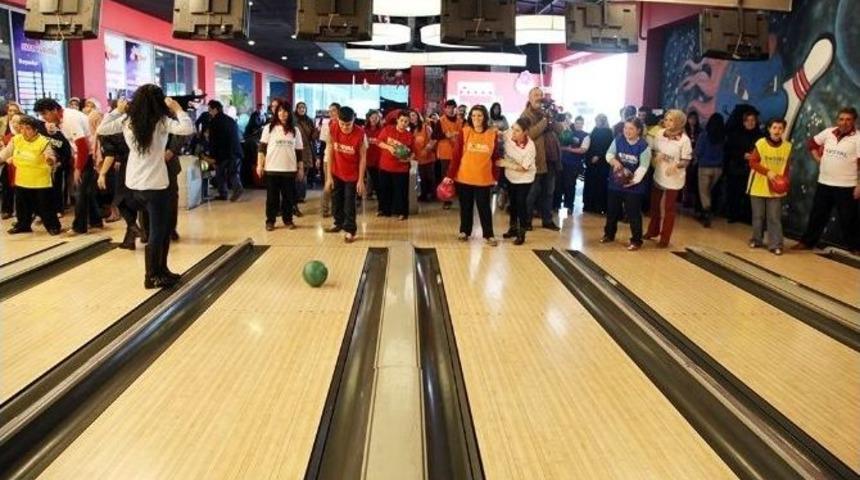 Bovling Oynamaya Engel Yok