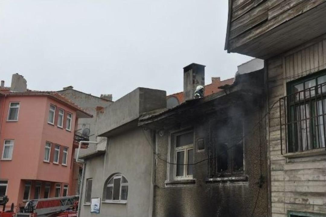 Tekirdağ&rsquo;da Kullanılmayan Binalarda &Ccedil;ıkan Yangın Korkuttu