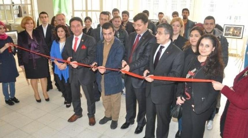 Tibetli Budistler U&uuml;&rsquo;de