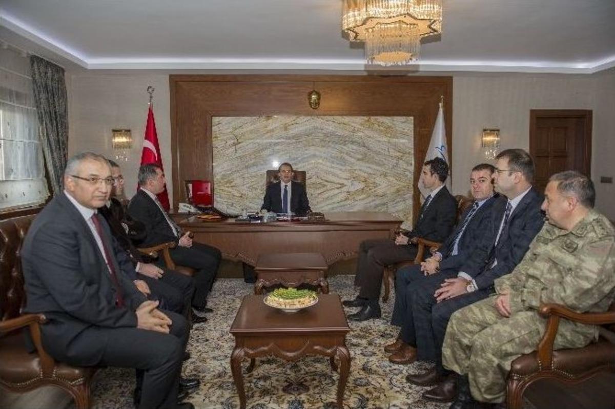 Van Valisi İbrahim Taşyapan, G&ouml;reve Başladı