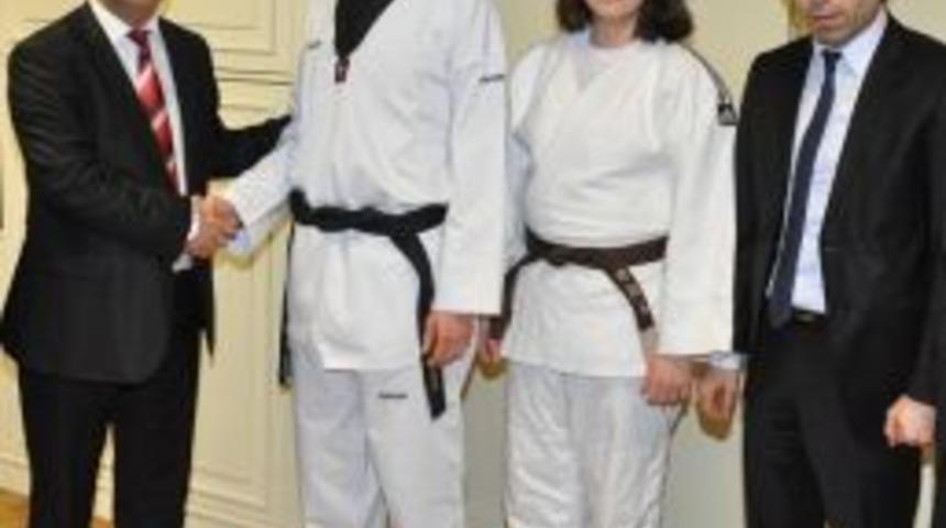 Erdem Beyazıt Anadolu Lisesi Gen&ccedil;leri Sporda İddialı