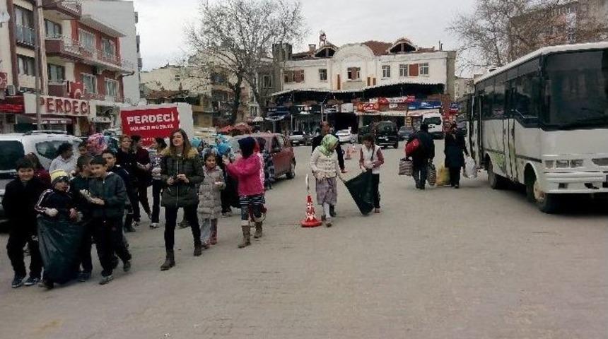 &Ouml;ğrenciler &Ccedil;evre Temizliği Yaptı