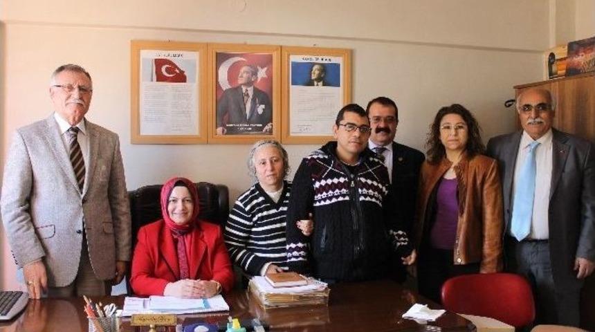 Ak Partili Kurtaran&rsquo;dan Zihinsen Engellilere Ziyaret