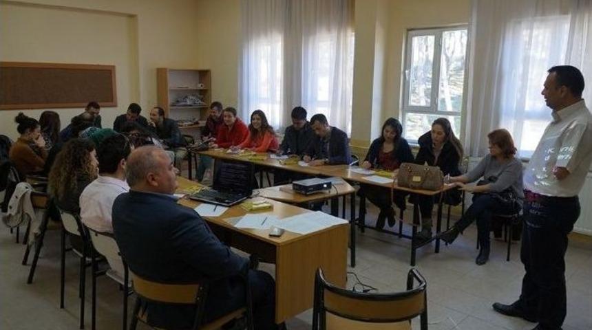 Rehber &Ouml;ğretmenlere Psikososyal Uygulayıcı Eğitimi