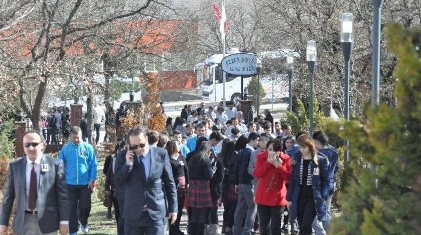 Hayırsever İşadamı İzzet Baysal Mezarı Başında Anıldı