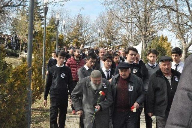 Hayırsever İşadamı İzzet Baysal Mezarı Başında Anıldı