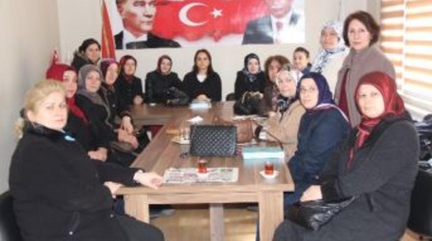 Ak Partili Kadınlardan D&uuml;nya Kadınlar G&uuml;n&uuml; Etkinliği