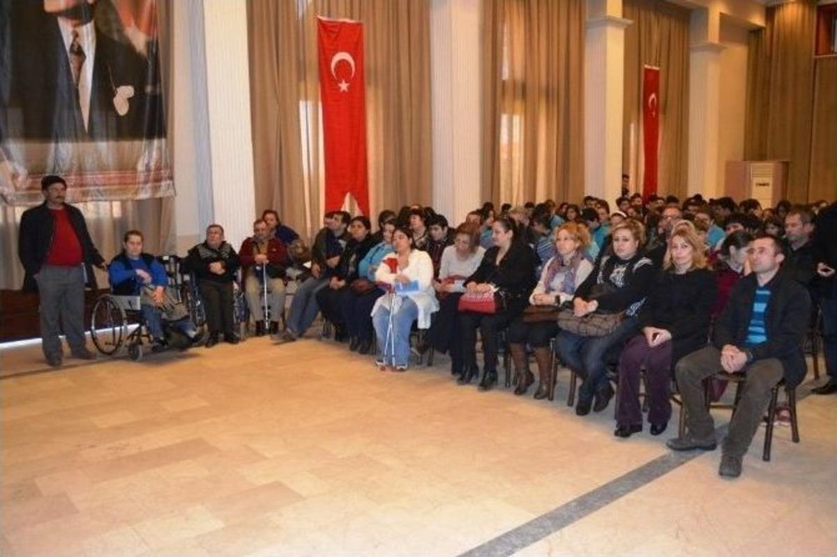 G&ouml;rme Engelli Milletvekili &Ouml;ğrencilerle Buluştu