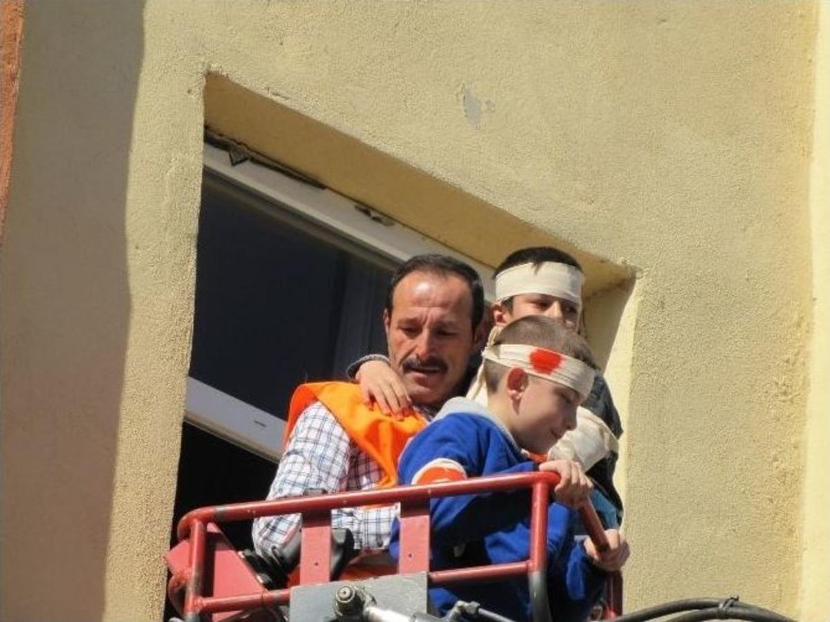 Okulda Deprem Ve Yangın Tatbikatı