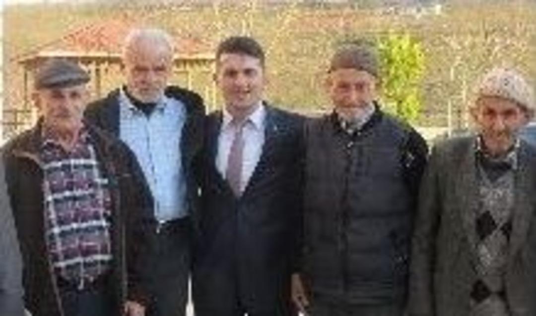 Ak Parti Trabzon Milletvekili Aday Adayı D&uuml;nya Şampiyonu Sel&ccedil;uk &Ccedil;ebi Huzur Evini Ziyaret Etti