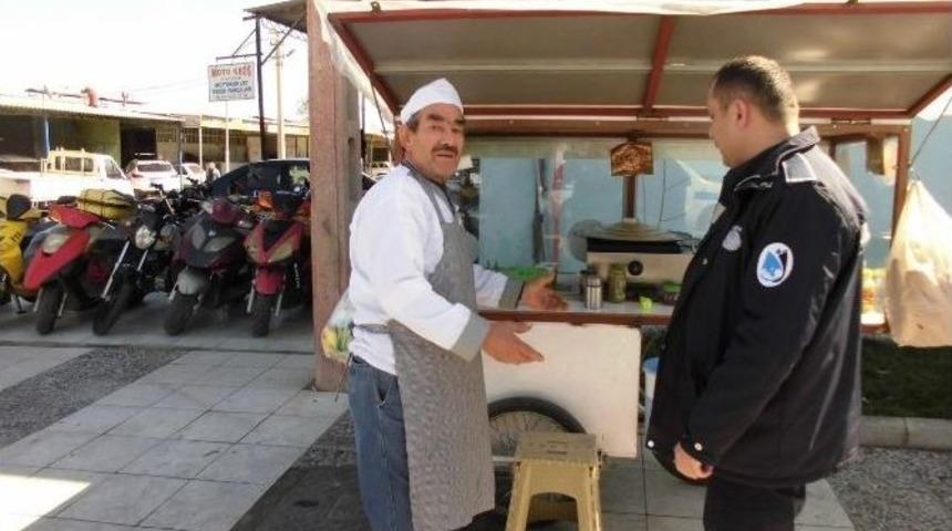 Yunusemre&rsquo;de Seyyar Satıcılara Operasyon