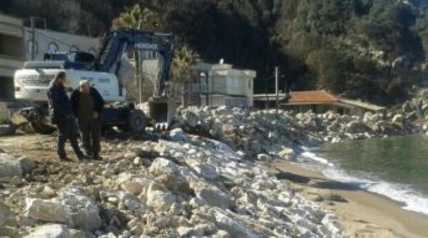 Karacabey Sahilinde Erozyon S&uuml;r&uuml;yor