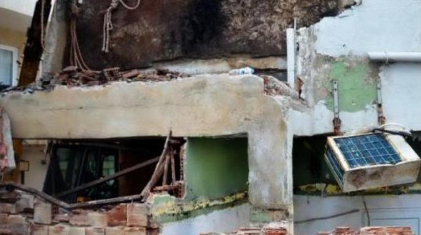 Yıkım &Ccedil;alışması Sırasında Iki Katlı Bina &Ccedil;&ouml;kt&uuml;: 1 &Ouml;l&uuml;, 5 Yaralı (2)