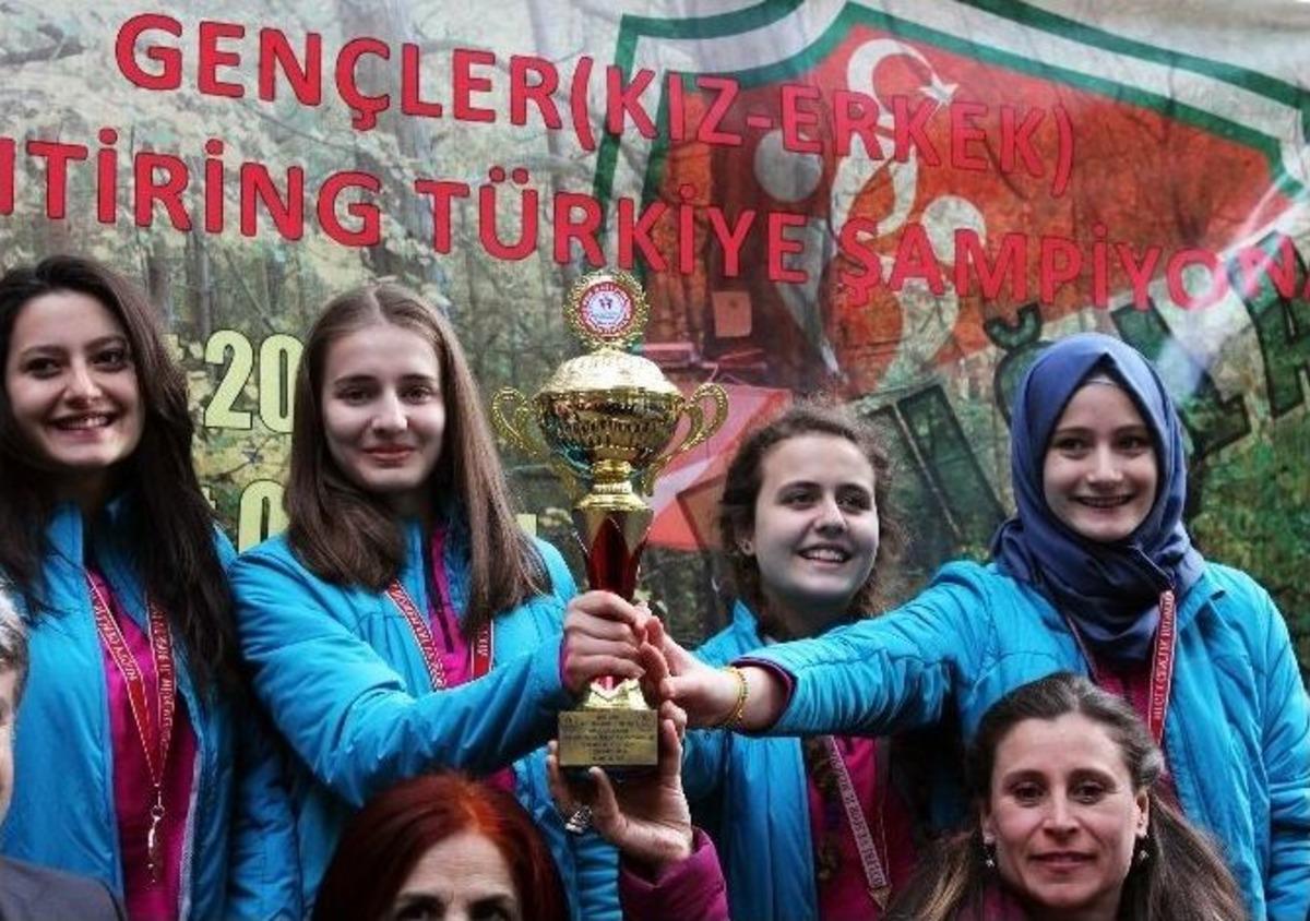 Başbakan&rsquo;ın Kızının Okulu Avrupa Şampiyonasına Gidiyor