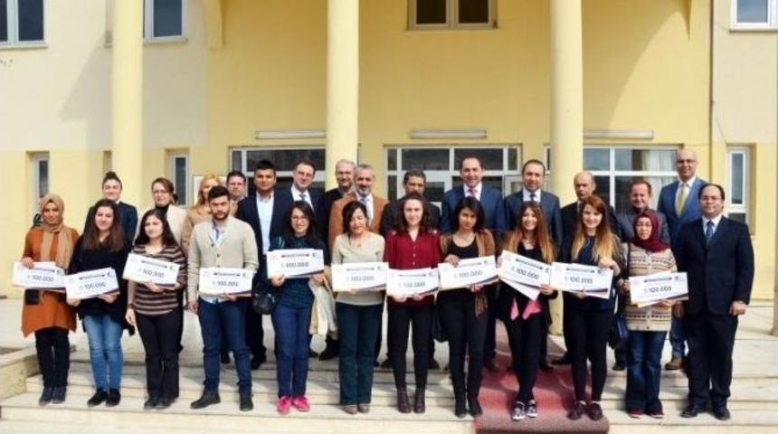 Hitit&rsquo;te Başarılı &Ouml;ğrenciler Sertifikalarını Aldı