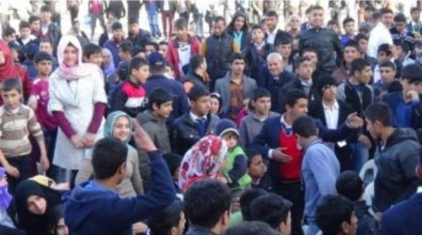 Emine Erdoğan&rsquo;ın A&ccedil;ılışına Katılacağı Okulda &Ouml;ğrenciler Arasında Tartışma